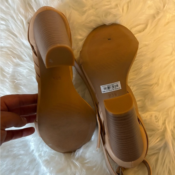 Nude Heels - Picture 4 of 5